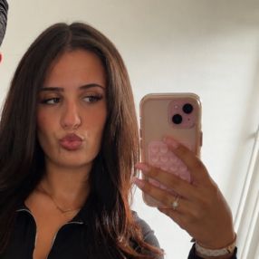 Dounia, Babysitter in Goirle