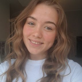 Femke, Babysitter in Berlikum