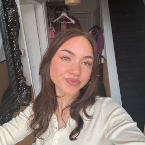 Luna, Babysitter in Veenendaal