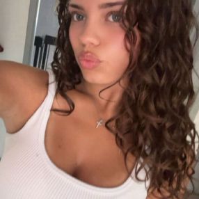 Alysia, Babysitter in Voorburg