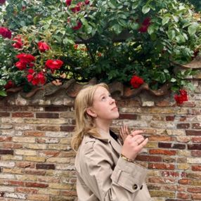 Esmee, Oppas in Edam