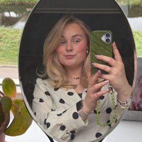 Bente, Babysitter in Dedemsvaart