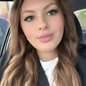 Isabel, Babysitter in Uden