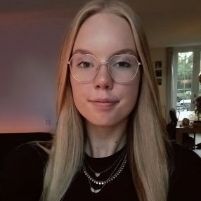 Sanne, Oppas in Oude Pekela