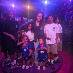 Earl, Family in Rotterdam