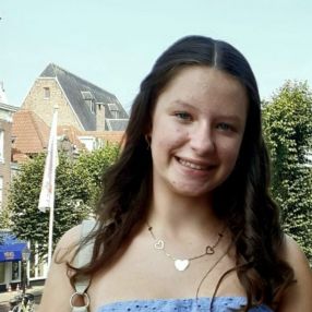Julia, Oppas in Hellevoetsluis