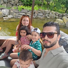 Ayham, Gezin in Zetten