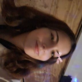 Anne, Babysitter in Putten