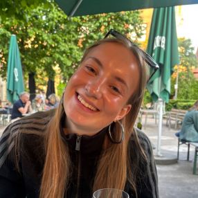 Merel, Oppas in Peize