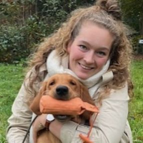 Maxine, Babysitter in Dokkum