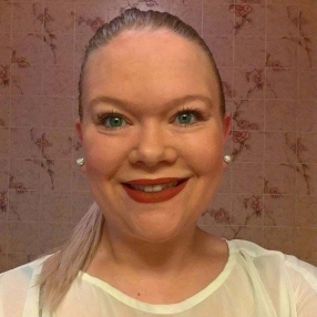 Gunn Marie , Babysitter in Åkrehamn