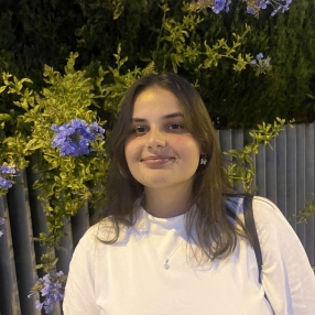 Mina Victoria, Barnevakt i Skien
