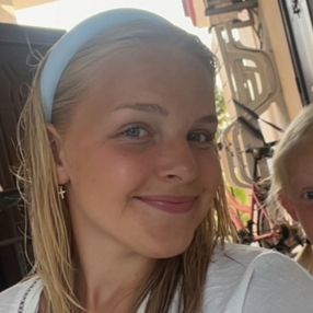 Martha, Barnevakt i Åkra