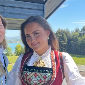 Isabel, Barnevakt i Sola