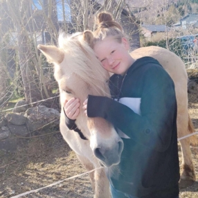Leah, Barnevakt i Ørsta