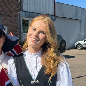 Elvira, Barnevakt i Holmestrand