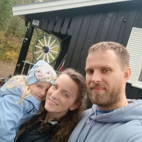 Adam, Family in Hønefoss