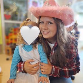 Melisa, Babysitter in Askim