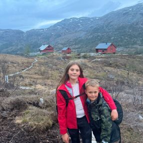 Adi, Familie i Ålgård