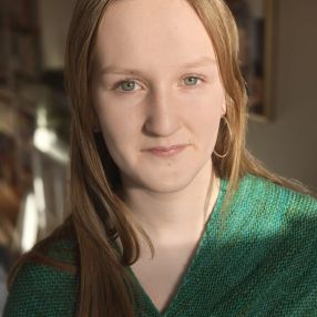 Alma Sundt, Babysitter in Akershus