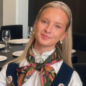 Thea, Barnevakt i Lier