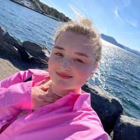 Анна, Barnevakt i Tysvær