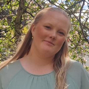 Stine, Babysitter in Ås