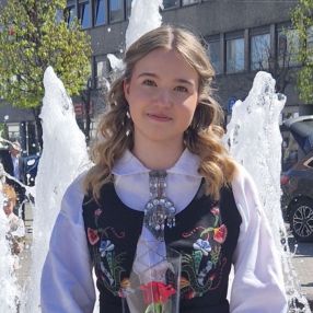 Nicoline, Barnevakt i Hønefoss