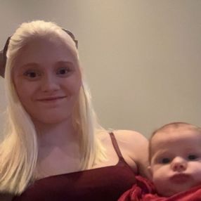Ilona, Babysitter in Svelvik