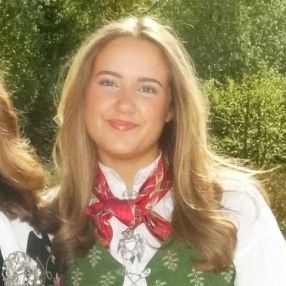 Amy, Barnevakt i Elverum