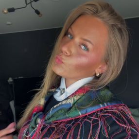Elina Larsen, Barnevakt i Lillestrøm