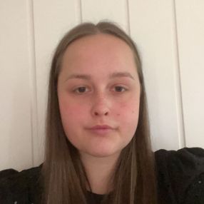 Anne-Julie, Barnevakt i Molde