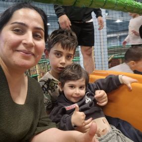 Bayan, Familie i Rælingen