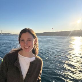 Hannah Sofia, Babysitter in Hamar