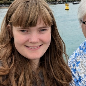 Tomine, Barnevakt i Arendal