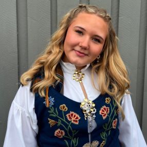 Merina, Babysitter in Harstad