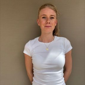 Julie, Babysitter in Fornebu