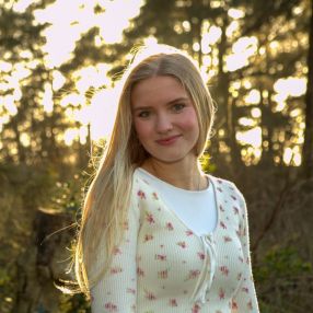 Emma Helen, Barnevakt i Bryne