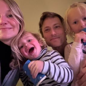 Sarah, Familie i Sandvika