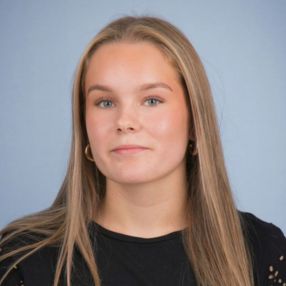 Hedda, Babysitter in Holmestrand