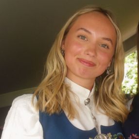 Thea, Babysitter in Oslo