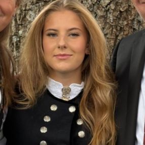 Julie, Barnevakt i Røyken