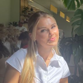 Alice, Babysitter in Stabekk
