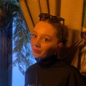 Mathea, Barnevakt i Alver