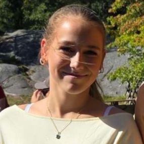 Eline, Babysitter in Hønefoss