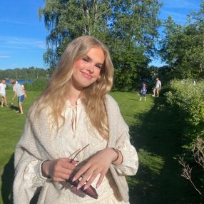 Amanda, Barnevakt i Dal