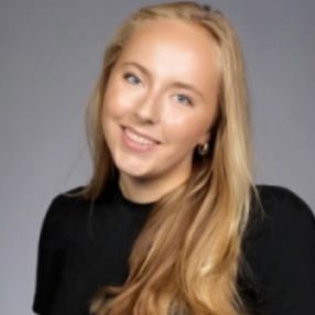 Hennie, Barnevakt i Høvik Verk
