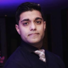 Dev, Familie i Strømmen