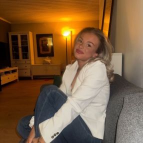 Mari, Babysitter in Mandal