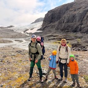 Knut-Ola, Familie i Asker